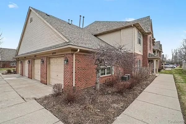 11712 Farmington, Livonia, MI 48150