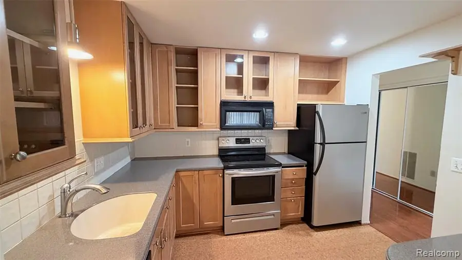 24219 Evergreen #39, Southfield, MI 48075 - #2
