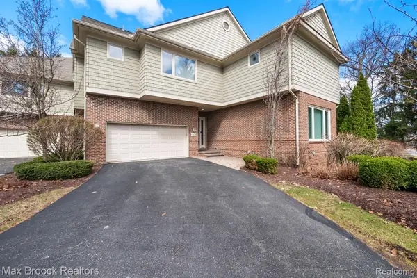 3828 Pine Lake Knoll, West Bloomfield, MI 48324
