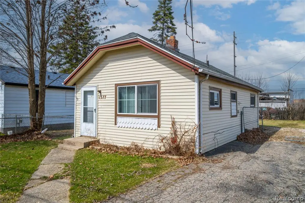 1377 Allen, Burton, MI 48529 - #1