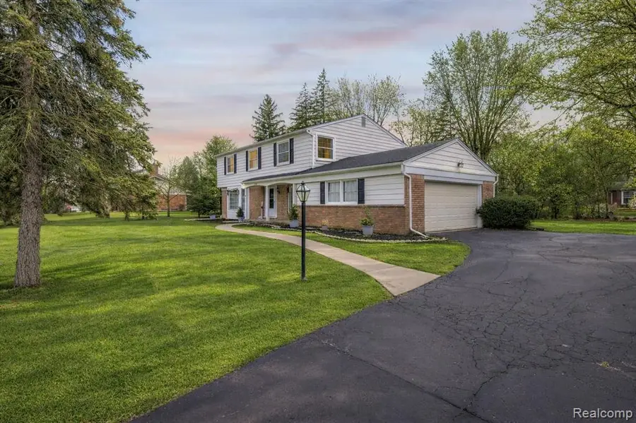 5738 Pebbleshire, Bloomfield Hills, MI 48301 - #2