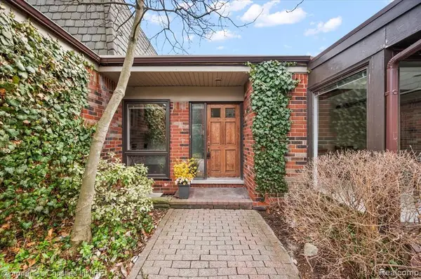 971 Stratford #22, Bloomfield Hills, MI 48304