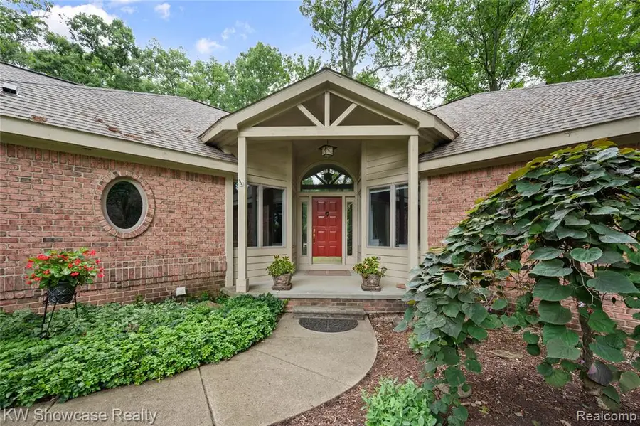 3510 Sutton, Commerce Township, MI 48390 - #2