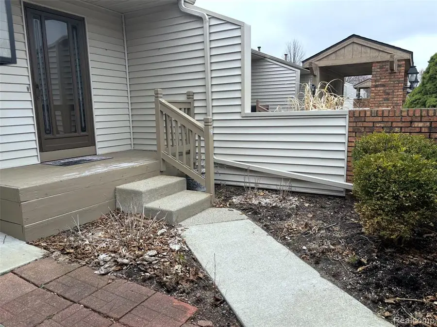 62072 Yorktown - Unit 4, South Lyon, MI 48178 - #2