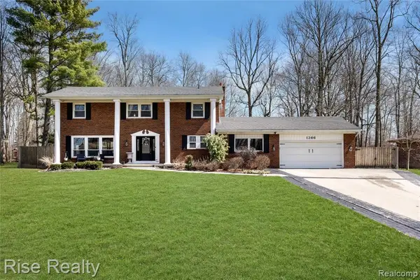 1366 Ox Yoke, Flint, MI 48532