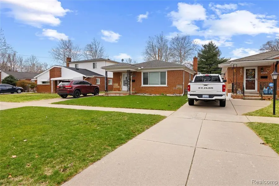 4692 Mckinley, Dearborn Heights, MI 48125 - #3