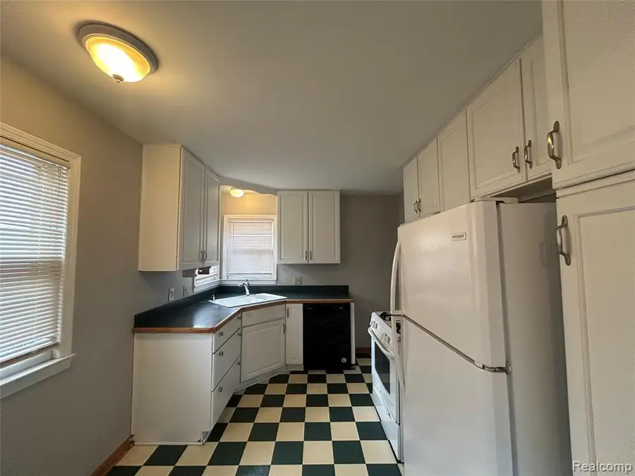17697 Olympia, Redford, MI 48240 - #2