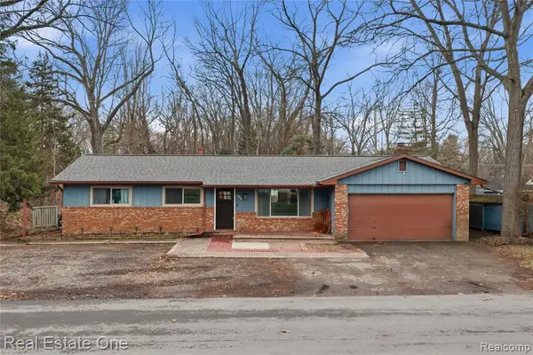 2276 Lakewood, Pinckney, MI 48169