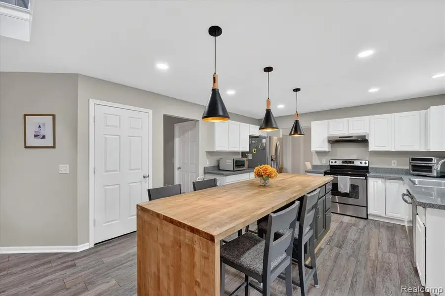 1029 White, Wixom, MI 48393 - #2