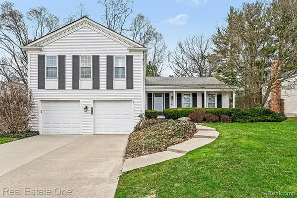 27940 White, Farmington Hills, MI 48331