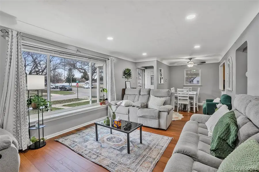 31344 Rosslyn, Garden City, MI 48135 - #3