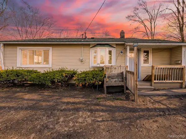 32521 Newaygo, Westland, MI 48186