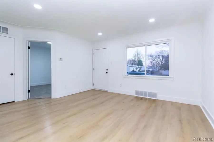 17322 Martin, Roseville, MI 48066 - #3