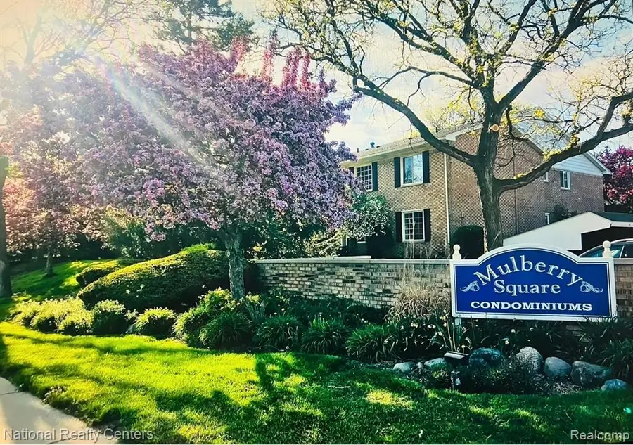 237 E Square Lake #8, Bloomfield Hills, MI 48302 - #2