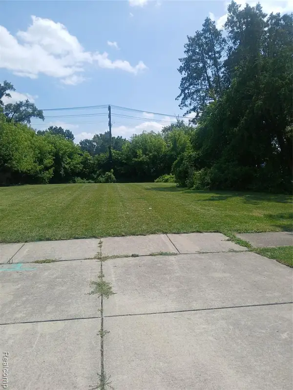 19095 Hilton, Southfield, MI 