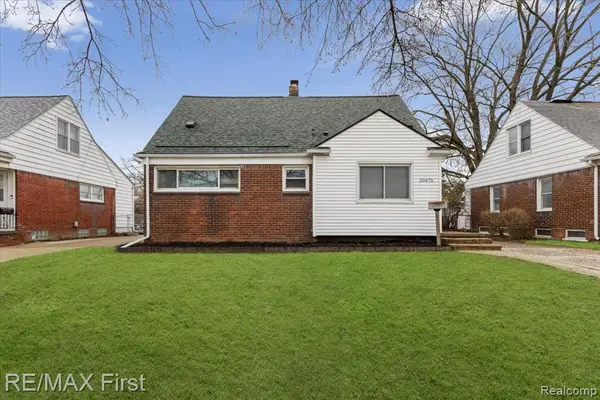 20675 Van Antwerp, Harper Woods, MI 48225