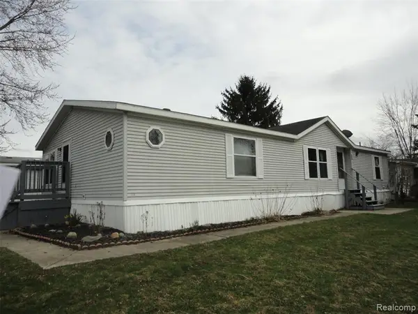 326 Holly Lane, Belleville, MI 48111