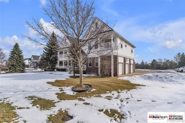 29104 Philadelphia #13, New Baltimore, MI 48051