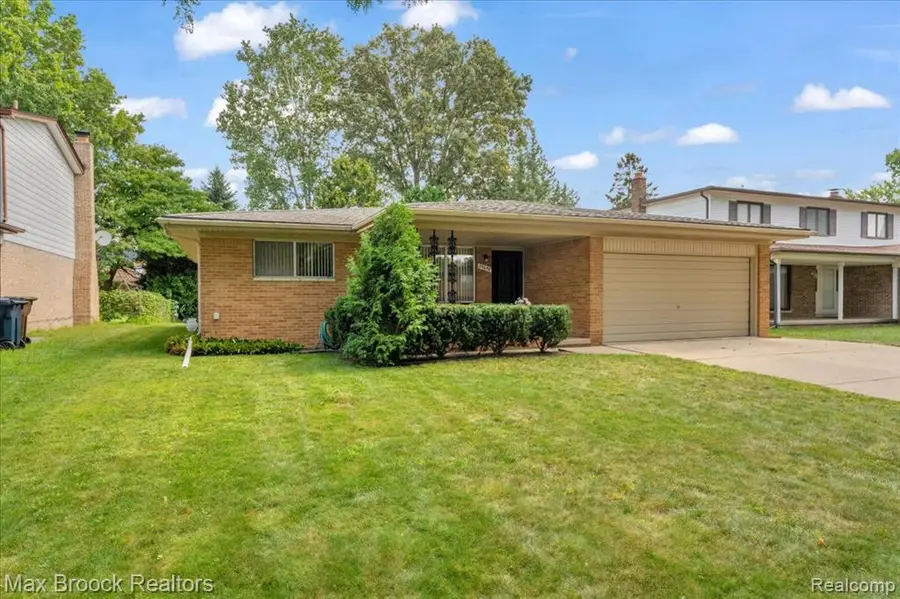 35656 Saxony, Sterling Heights, MI 48310 - #2