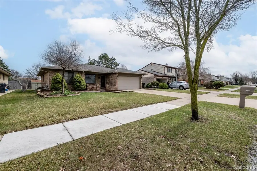 35744 Indigo, Sterling Heights, MI 48310 - #2