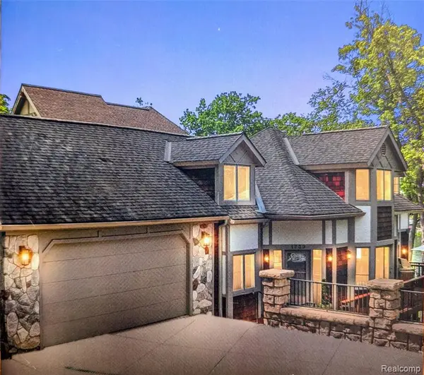 1739 Ridge, White Lake, MI 48383