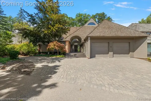 40 Scenic Oaks, Bloomfield Hills, MI 48304