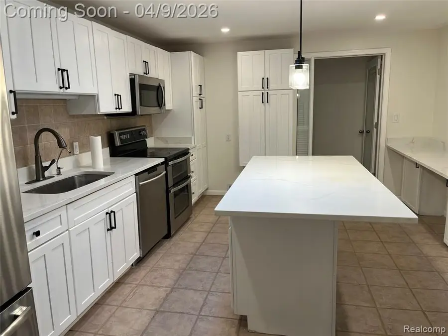 3930 Harris, West Bloomfield, MI 48323 - #3