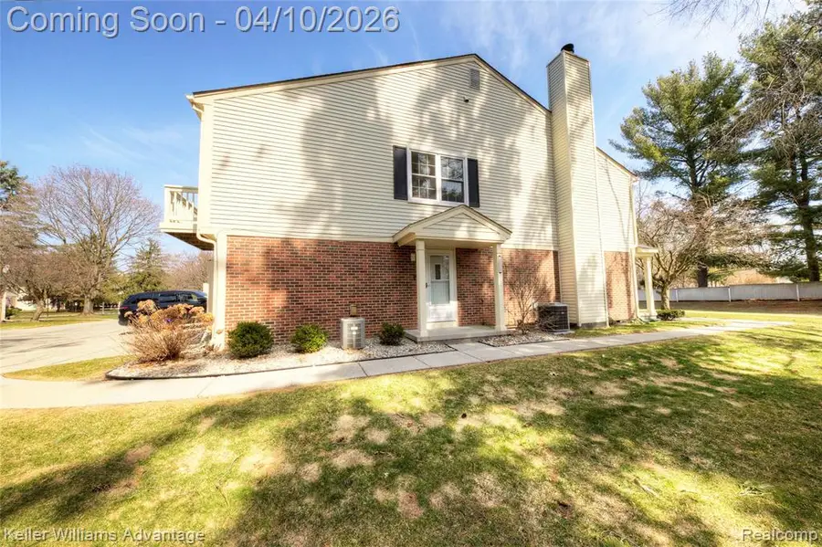 2038 Hidden Meadows #D, Walled Lake, MI 48390 - #2