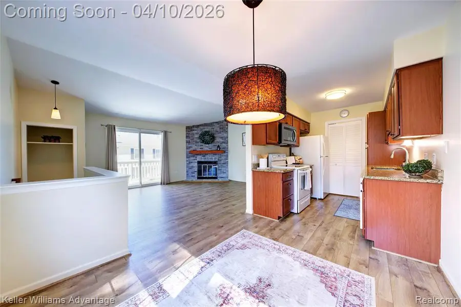 2038 Hidden Meadows #D, Walled Lake, MI 48390 - #3