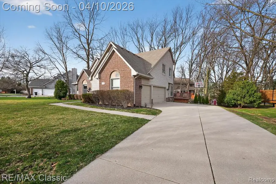7394 Water Oaks, West Bloomfield, MI 48324 - #2