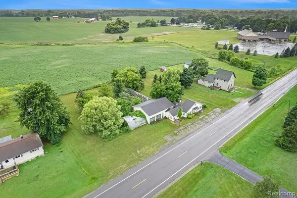 10122 E Newburg, Durand, MI 48429