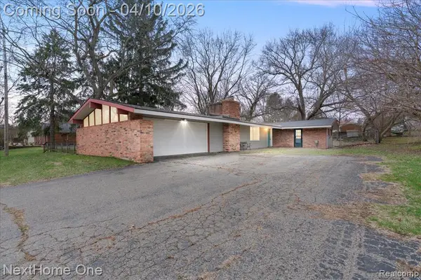 1014 S Adelaide, Fenton, MI 48430