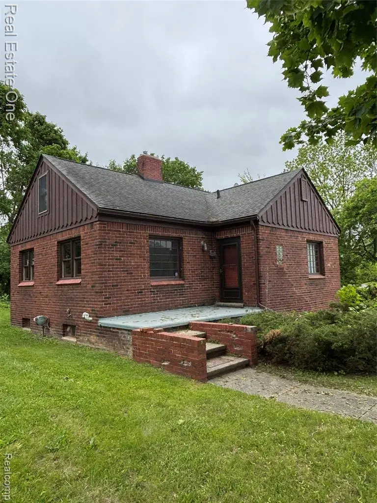 109 W Kennett, Pontiac, MI 48340 - #2