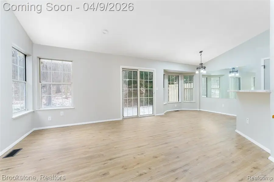 886 Whisperwood, Fenton, MI 48430 - #2