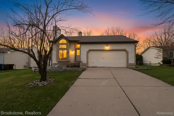 118 Williamsburg, Lansing, MI 48917