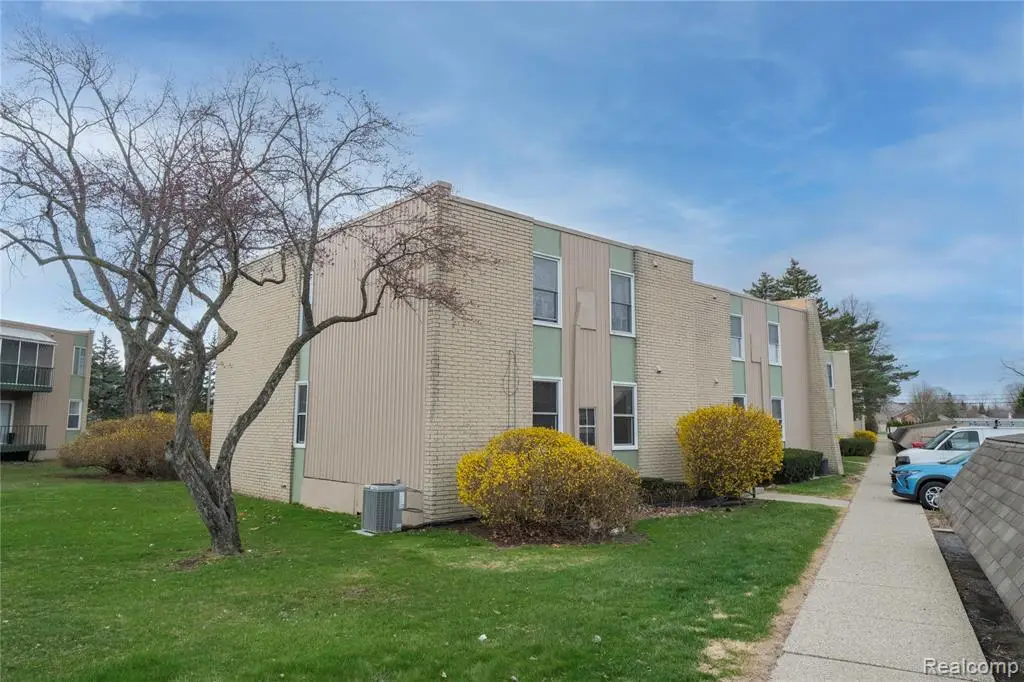 33241 Fargo #67, Livonia, MI  - #1
