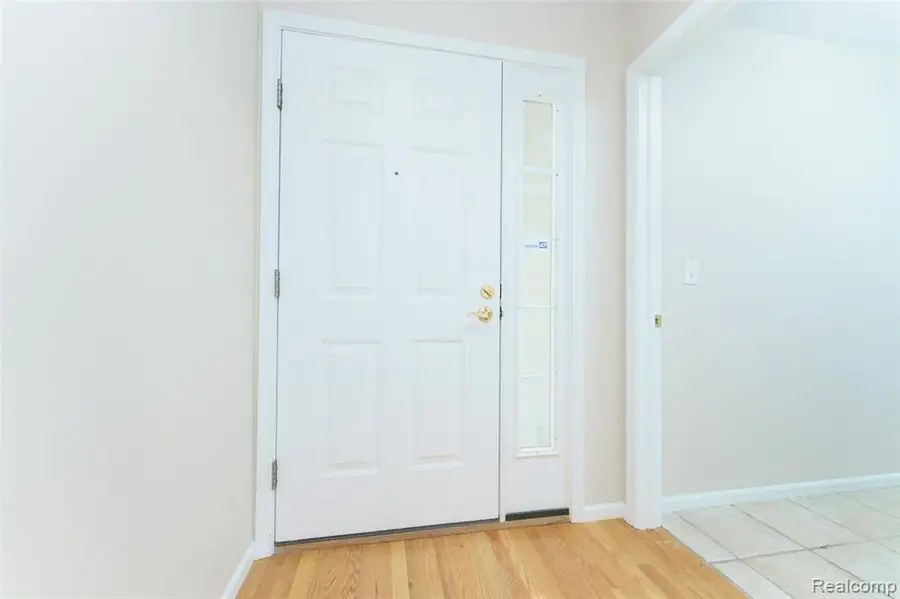 216 Canterbury, Linden, MI 48451 - #2