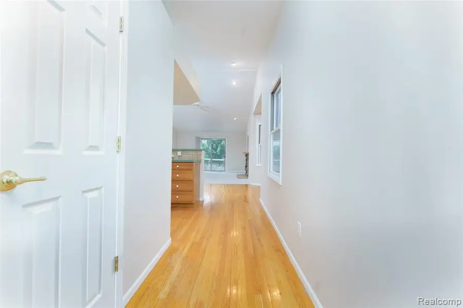 216 Canterbury, Linden, MI 48451 - #3