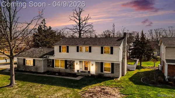 26031 Hidden, Grosse Ile, MI 48138