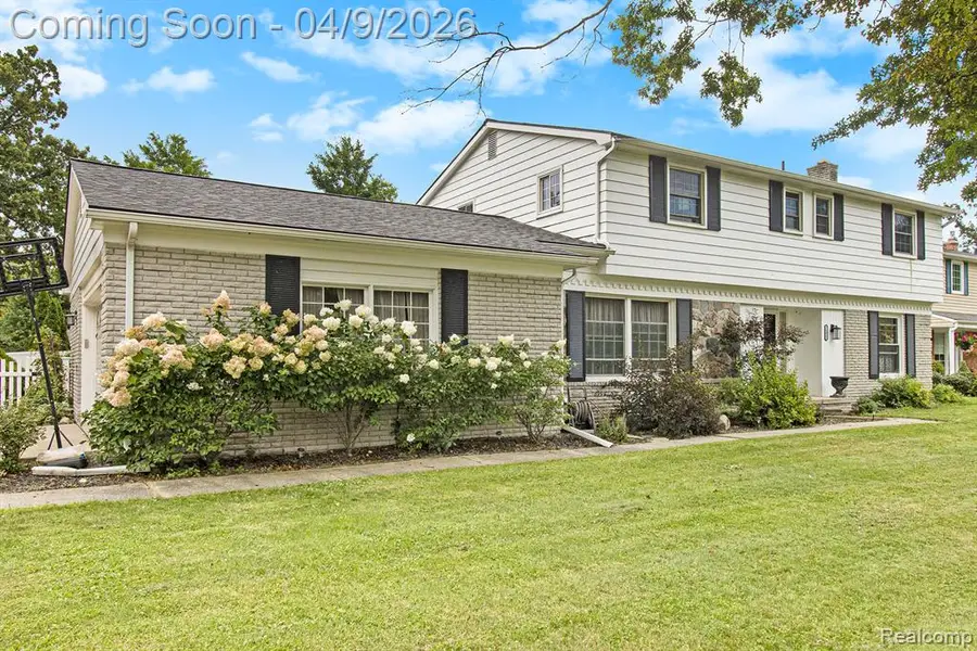 26031 Hidden, Grosse Ile, MI 48138 - #2