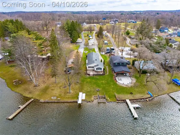 6115 Mabley Hill, Fenton, MI 48430