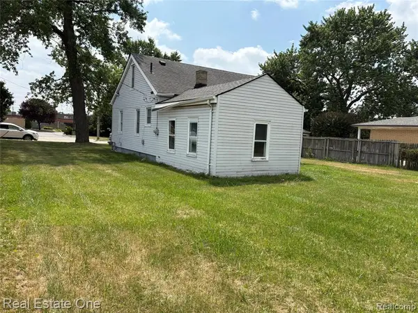 5873 Elmgrove, Warren, MI 48092