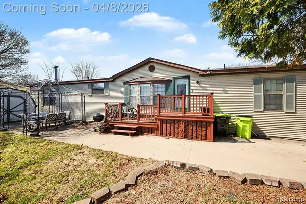 23312 Crystal Dr, Clinton Township, MI 48036