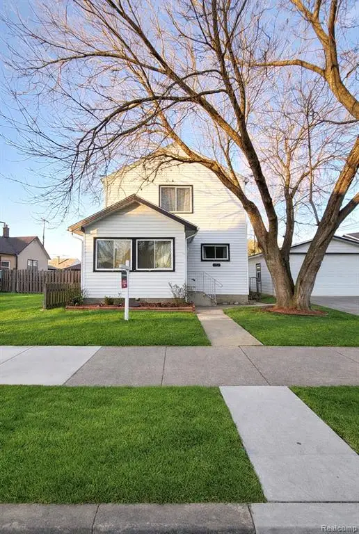 764 White, Lincoln Park, MI 48146