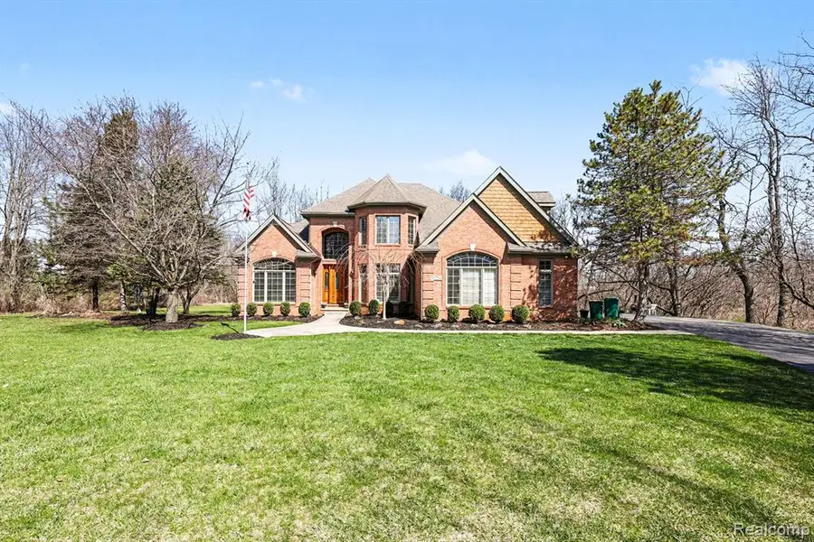 55256 Lee Rd, New Hudson, MI 48165 - #2