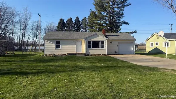393 Almont, Almont, MI 48003