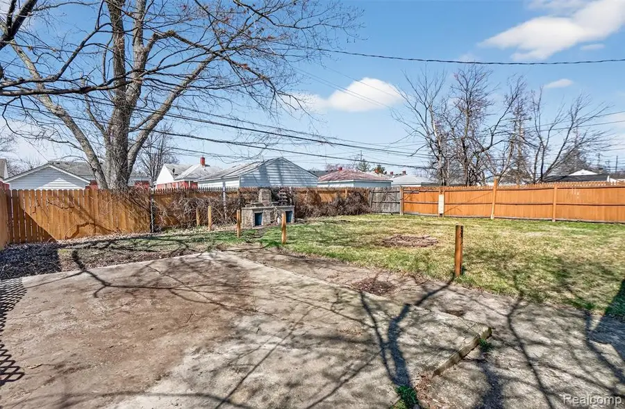 23131 Lambrecht, Eastpointe, MI 48021 - #3