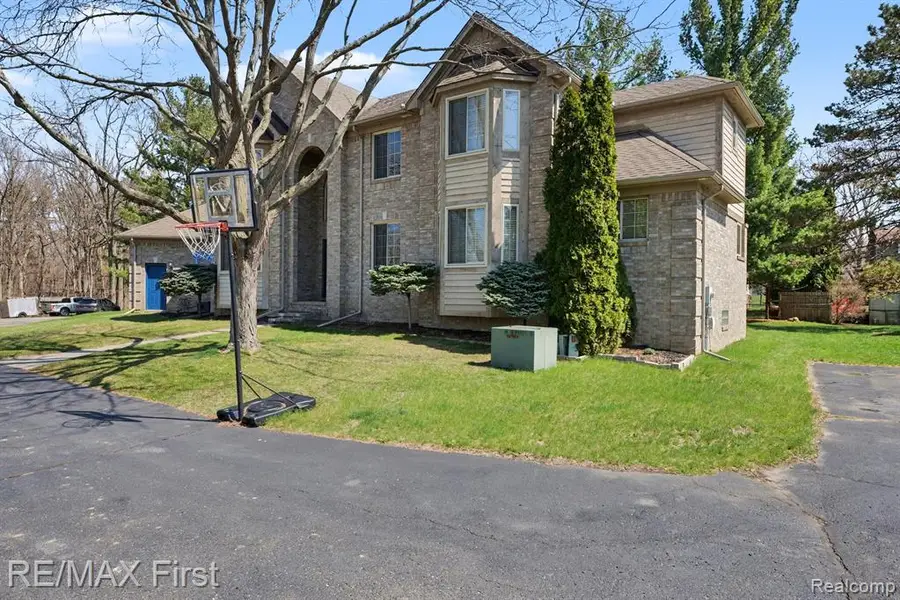 20400 Robinway, Macomb, MI  - #3