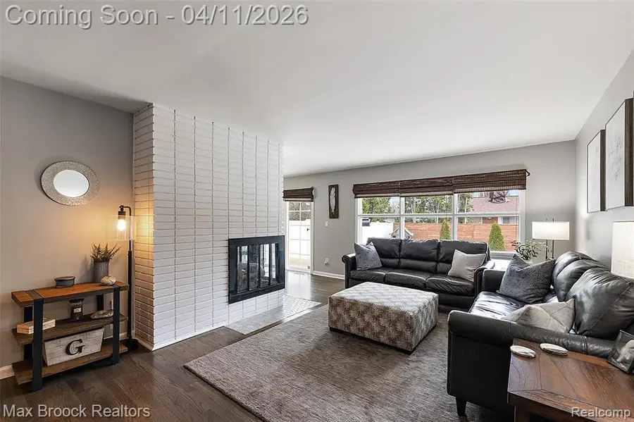 32040 Coronet, Farmington Hills, MI 48334 - #2