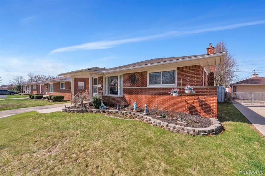 8701 Glengary, Dearborn Heights, MI 48127 - #2